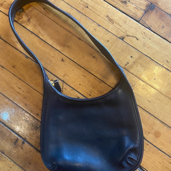 Like New Vintage Coach Shoulder Bag - Picture 3 of 6